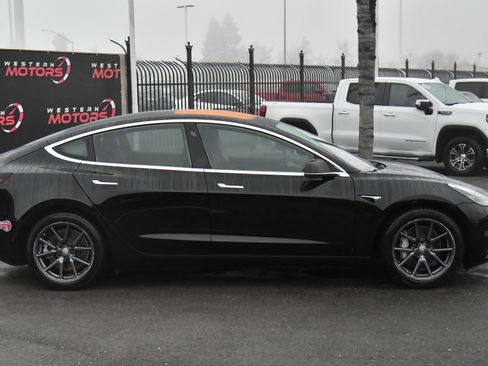 Used 2019 Tesla Model 3 Standard Range image 9