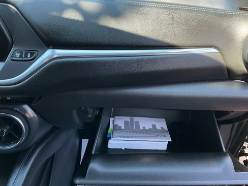 Used 2019 Chevrolet Blazer LT FWD image 12