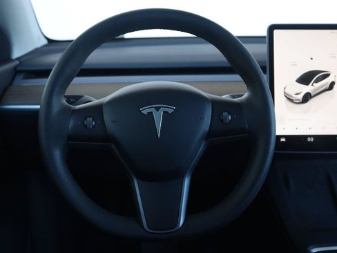 Used 2022 Tesla Model Y Long Range AWD/4WD image 30