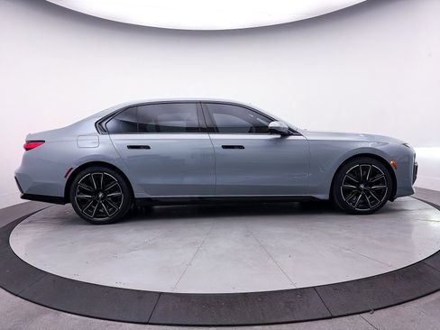 Used 2023 BMW 740i w/ Executive Package image 46