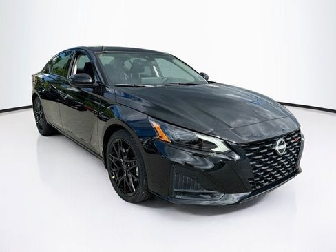 New 2026 Nissan Altima 2.5 SR w/ SR Midnight Edition Package FWD image 3