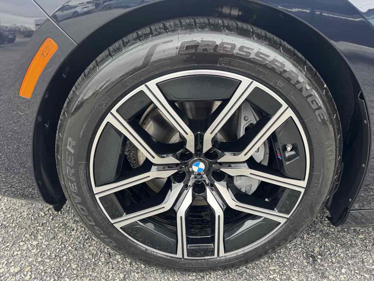 Used 2025 BMW 740i xDrive AWD/4WD image 30