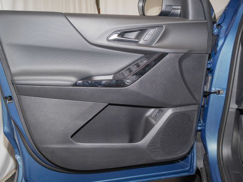 New 2027 Chevrolet Equinox LT w/ Convenience Package II FWD image 7