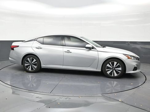 Used 2019 Nissan Altima 2.5 SV FWD image 6