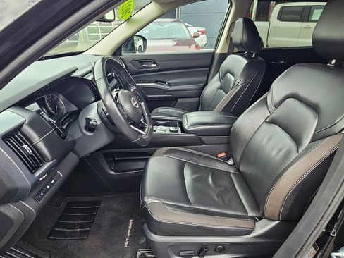 Used 2022 Nissan Pathfinder SL image 16