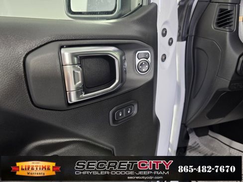 New 2025 Jeep Gladiator Sport image 12