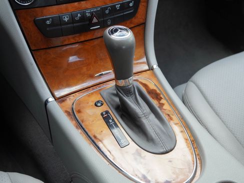 Used 2008 Mercedes-Benz E 350 4MATIC Sedan image 28