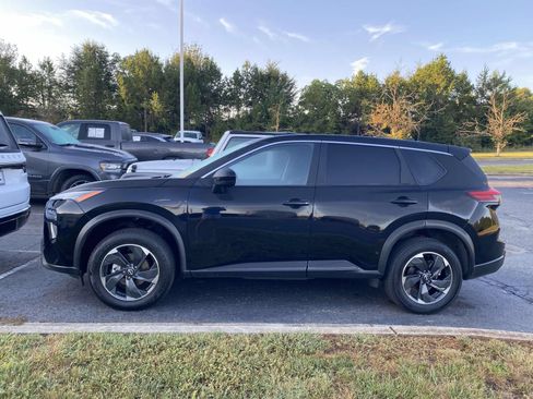 Used 2024 Nissan Rogue SV FWD image 5
