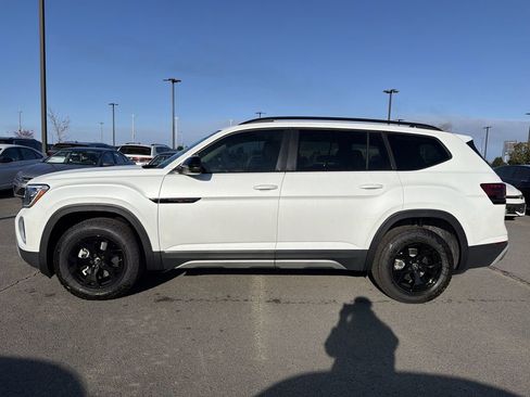 New 2026 Volkswagen Atlas Peak Edition AWD/4WD image 2