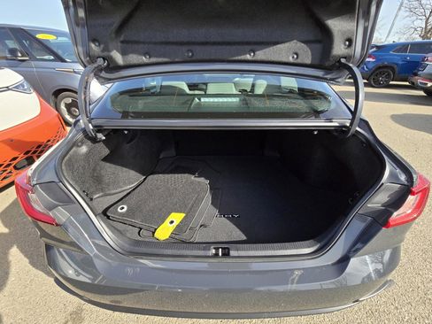 Used 2025 Toyota Camry SE image 9