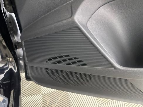 Used 2023 Volkswagen Taos SE w/ Panoramic Sunroof Package image 28