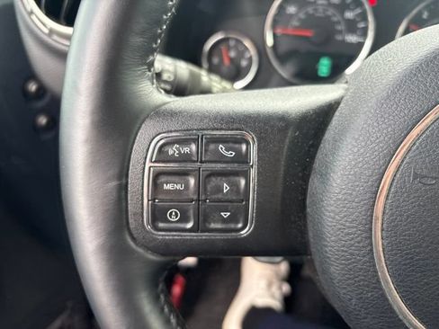 Used 2017 Jeep Wrangler Unlimited Sahara w/ Connectivity Group AWD/4WD image 19
