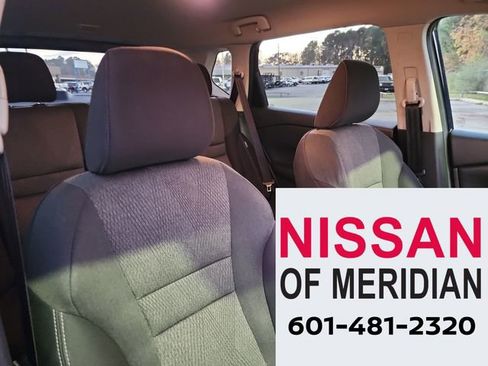 Used 2024 Nissan Rogue SV image 13