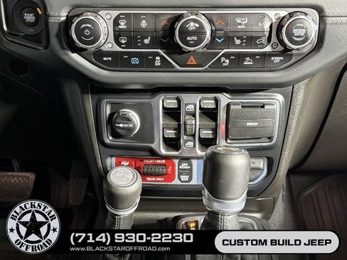 Used 2024 Jeep Wrangler Unlimited Rubicon 4xe AWD/4WD image 25