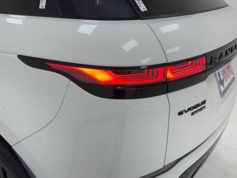 Used 2020 Land Rover Range Rover Evoque SE image 7