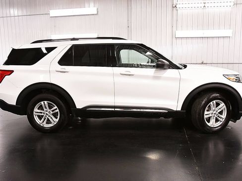 Used 2024 Ford Explorer XLT w/ Equipment Group 202A AWD/4WD image 9