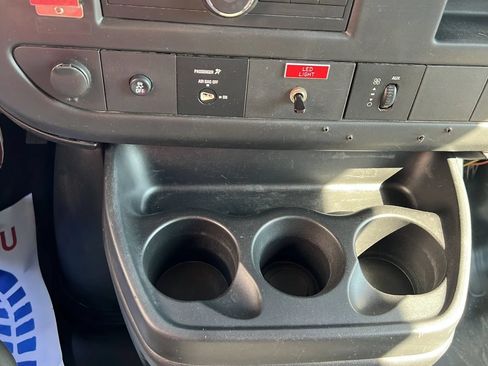 Used 2014 GMC Savana 2500 RWD image 22