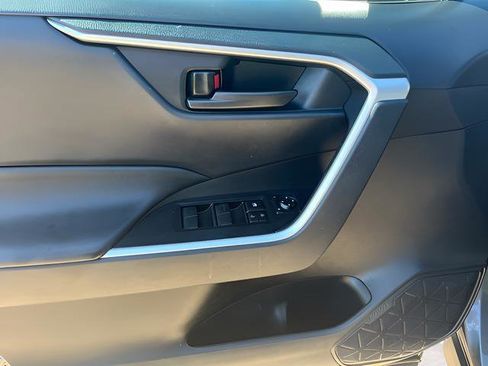 Used 2021 Toyota RAV4 LE image 13