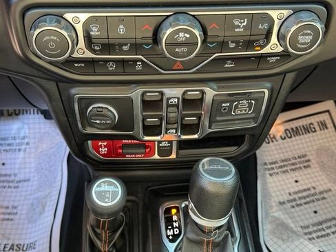 Used 2022 Jeep Gladiator Mojave w/ Cold Weather Group AWD/4WD image 17