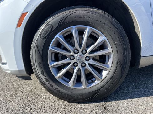 Used 2024 Buick Enclave Essence image 12