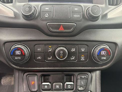 Used 2021 GMC Terrain SLT image 4