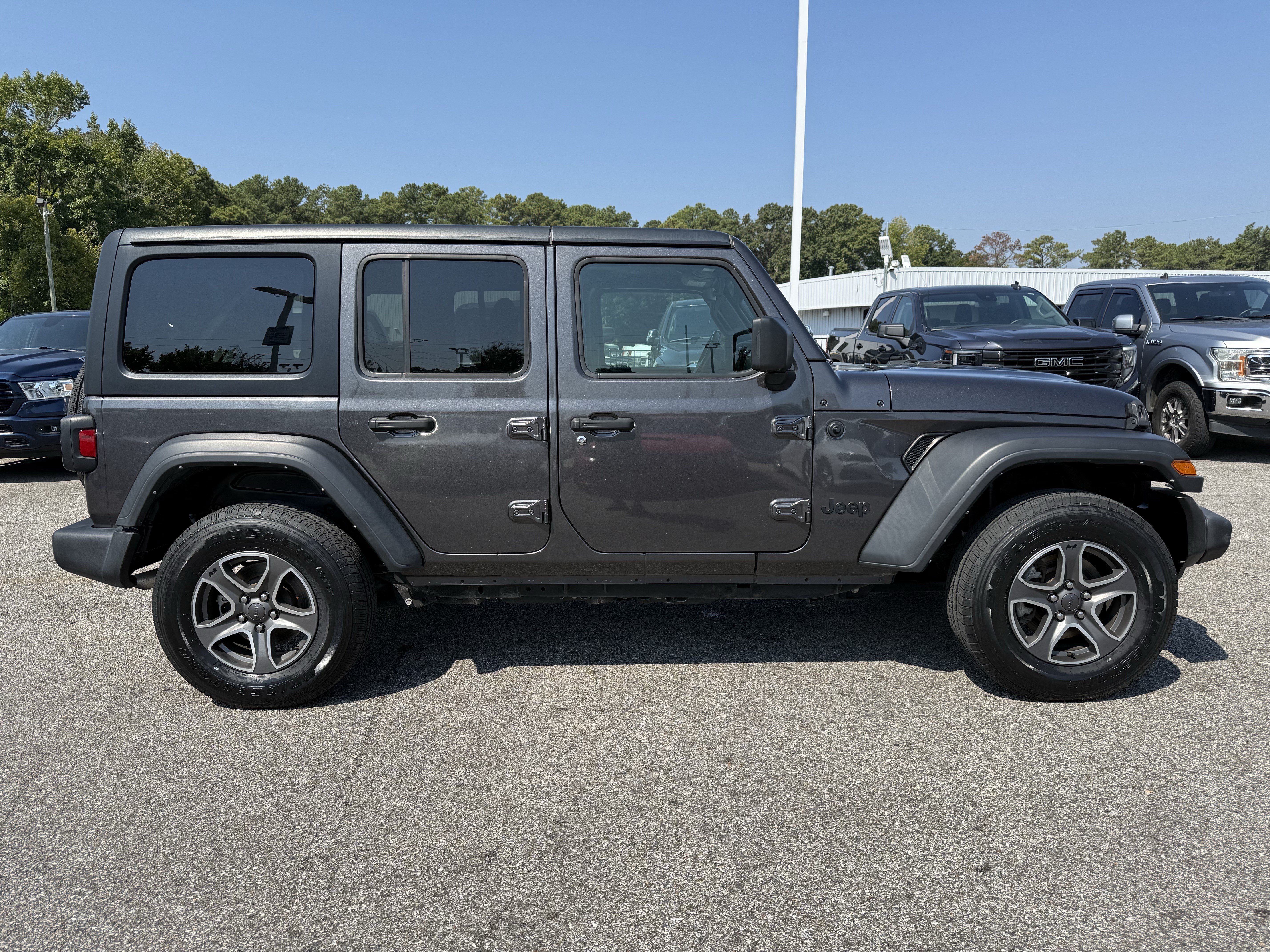 Used 2022 Jeep Wrangler Unlimited Sport AWD/4WD image 11