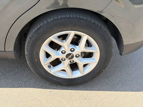 Used 2025 Kia Soul LX w/ LX Technology Package FWD image 19