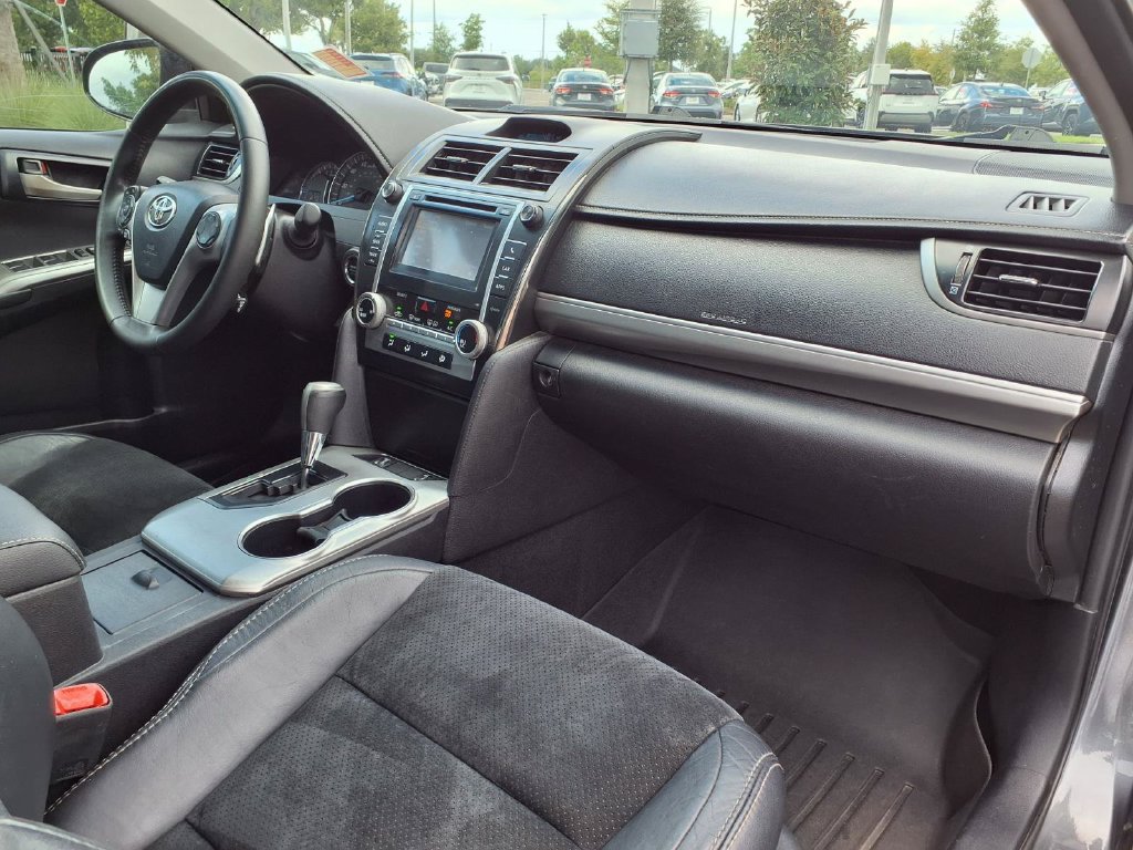 Used 2013 Toyota Camry SE w/ Leather Pkg FWD image 13