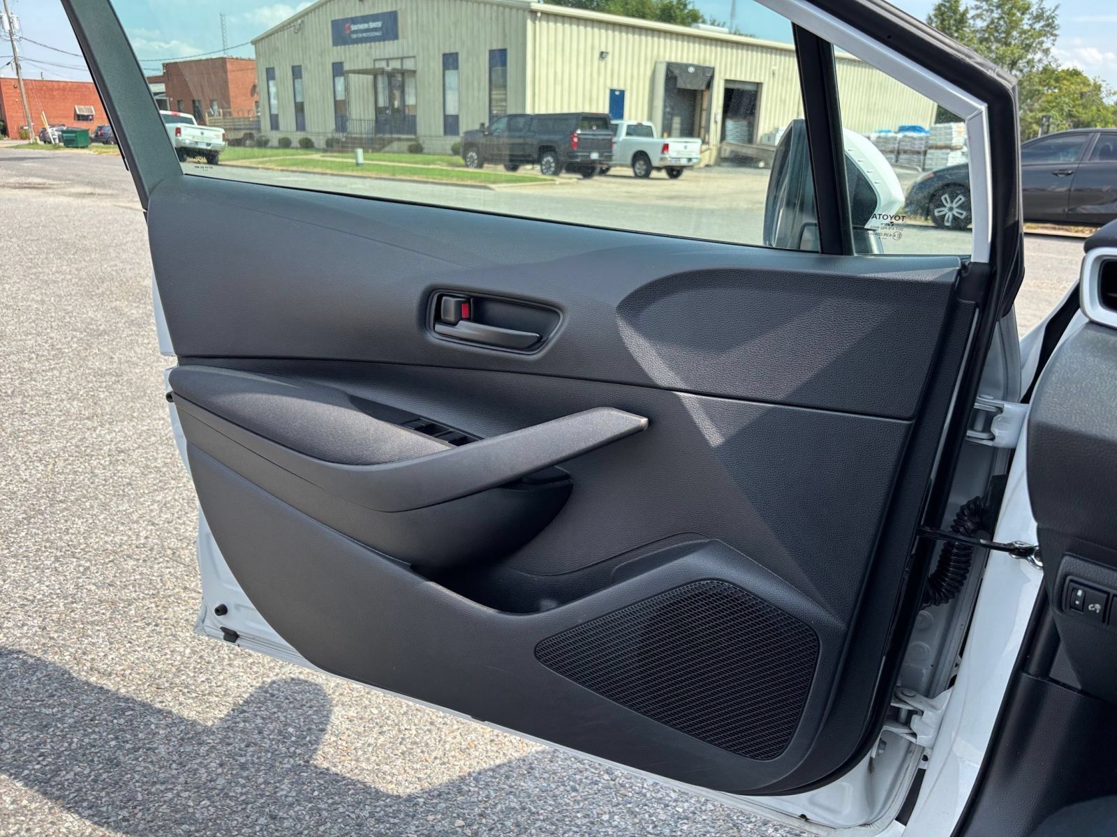 Used 2025 Toyota Corolla LE FWD image 18