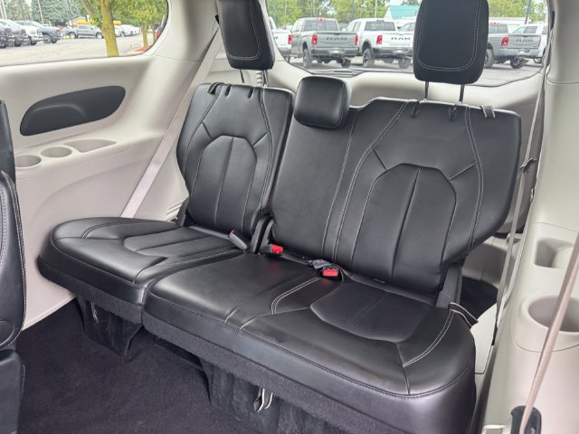 Certified 2024 Chrysler Pacifica Touring-L FWD image 20
