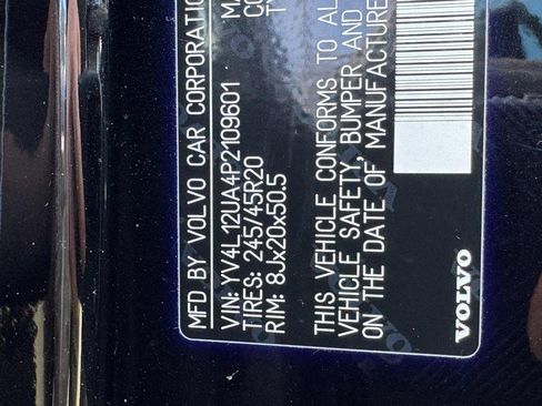 Certified 2023 Volvo XC40 B5 Ultimate w/ Protection Package Premier image 25