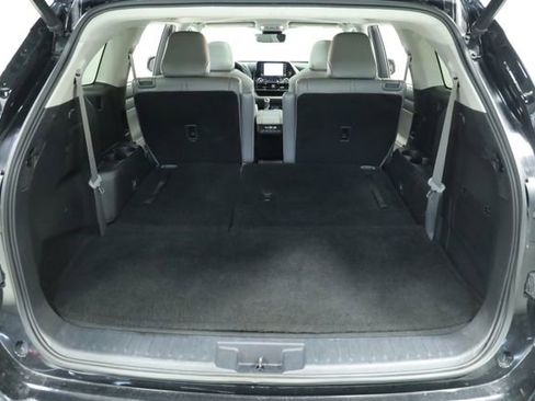 Used 2022 Toyota Highlander XLE image 39