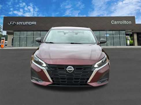 Used 2025 Nissan Altima 2.5 SV FWD image 2