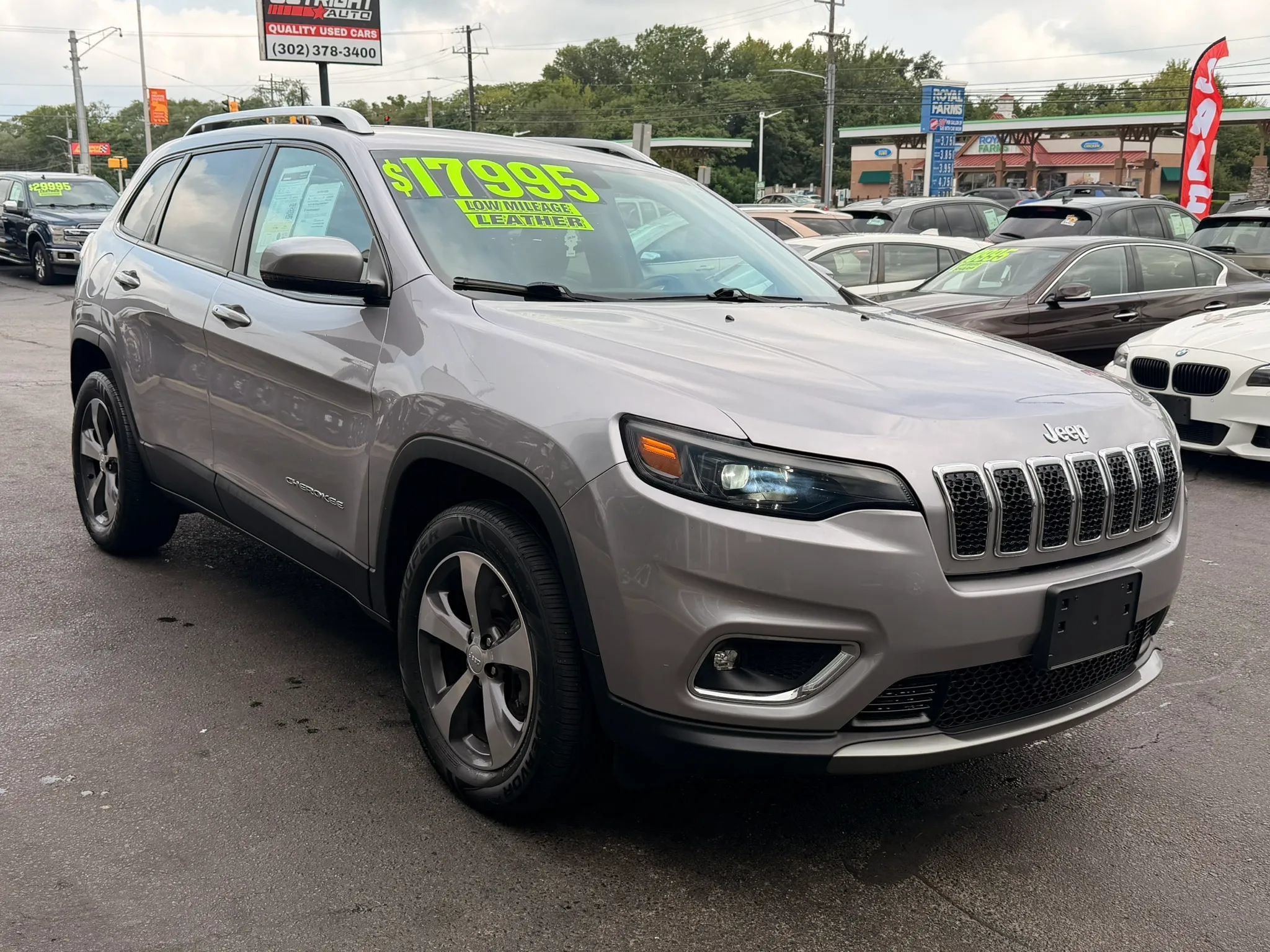 Used 2019 Jeep Cherokee Limited AWD/4WD image 6
