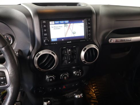 Used 2013 Jeep Wrangler Unlimited Rubicon AWD/4WD image 5