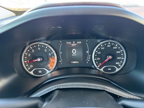 Used 2015 Jeep Renegade Latitude w/ Popular Equipment Group image 18