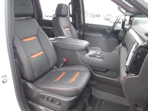 Used 2025 GMC Sierra 2500 AT4 w/ AT4 Premium Plus Package AWD/4WD image 26