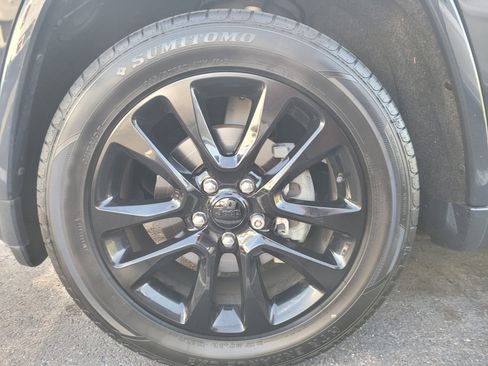 Used 2018 Jeep Grand Cherokee Altitude RWD image 7