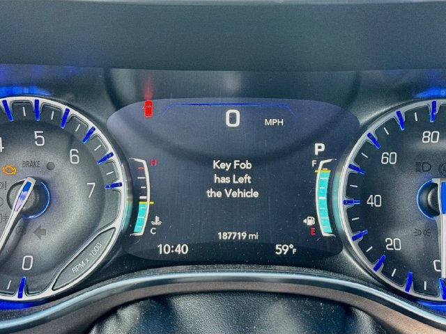 Used 2017 Chrysler Pacifica Touring-L Plus w/ Tire & Wheel Group FWD image 10