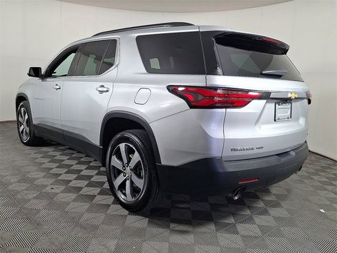 Used 2022 Chevrolet Traverse LT w/ LT Premium Package image 8
