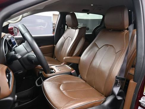 Used 2017 Chrysler Pacifica Limited FWD image 18