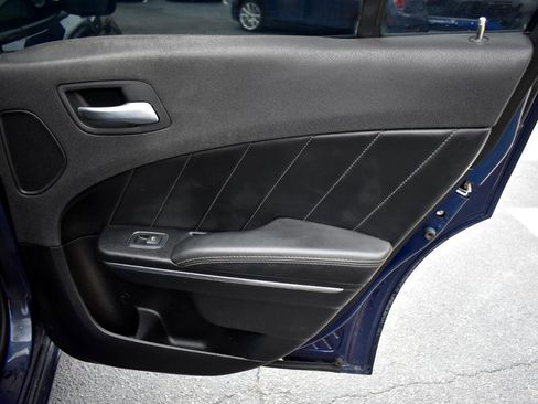 Used 2017 Dodge Charger R/T w/ Premium Group image 36