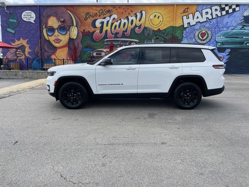 Used 2025 Jeep Grand Cherokee L Altitude AWD/4WD image 2
