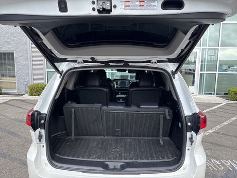 Used 2019 Toyota Highlander SE AWD/4WD image 15