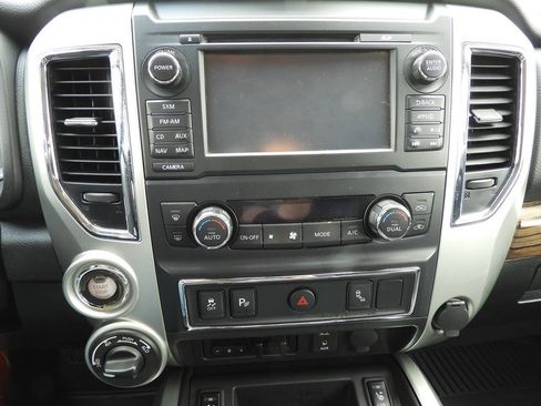 Used 2018 Nissan Titan SL w/ Chrome Package AWD/4WD image 37