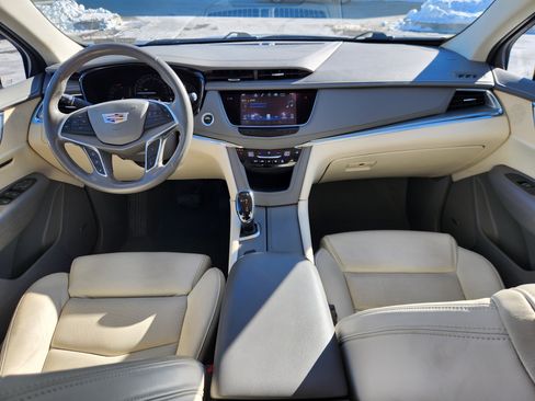 Used 2017 Cadillac XT5 Luxury w/ Driver Awareness Package image 8