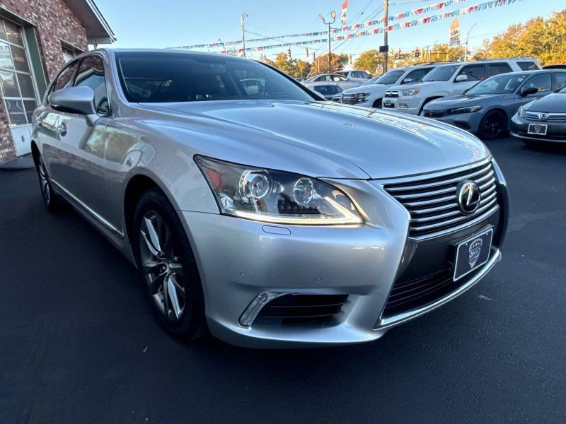 Used 2013 Lexus LS 460 AWD w/ Comfort Pkg image 3