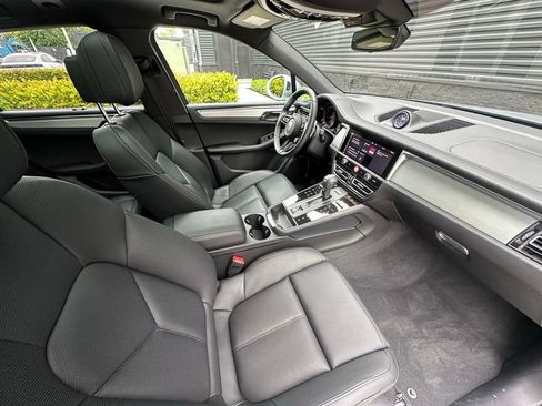 Certified 2025 Porsche Macan GTS AWD/4WD image 44