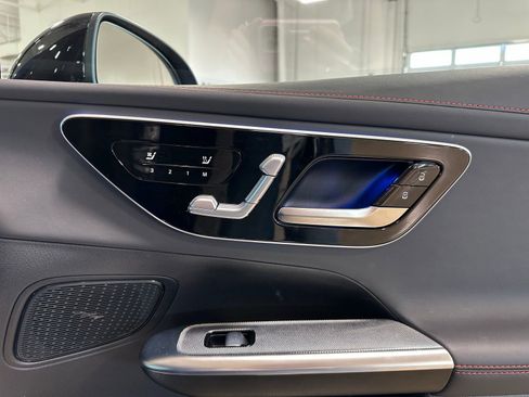 Used 2025 Mercedes-Benz GLC 43 AMG 4MATIC image 43