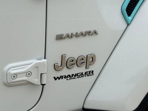 Used 2022 Jeep Wrangler Unlimited Sahara w/ Safety Group AWD/4WD image 16
